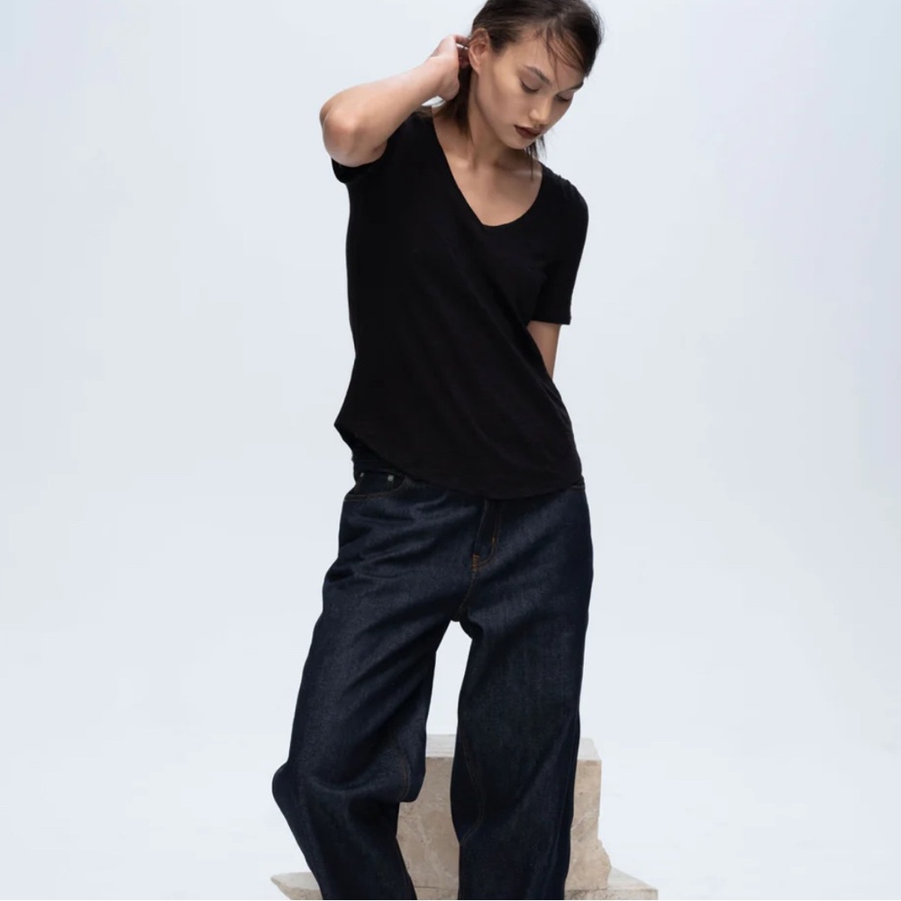 NWT ATM  V-Neck Black Tee size small reg $225